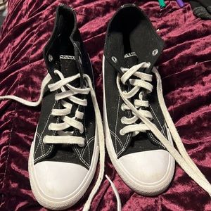 USA size 9 women’s black and white converse.